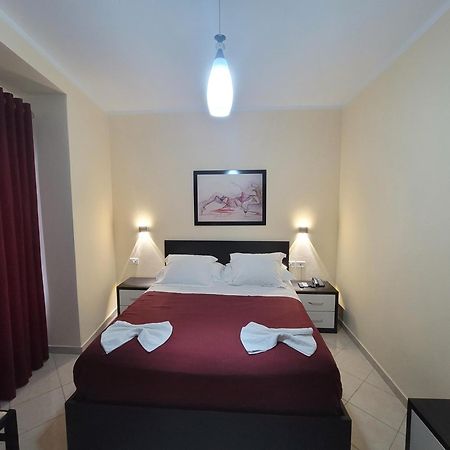Haris Hotel Vlorë Esterno foto