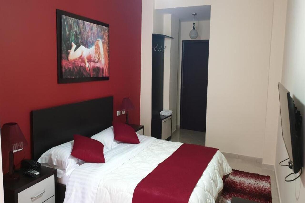 Haris Hotel Vlorë Esterno foto