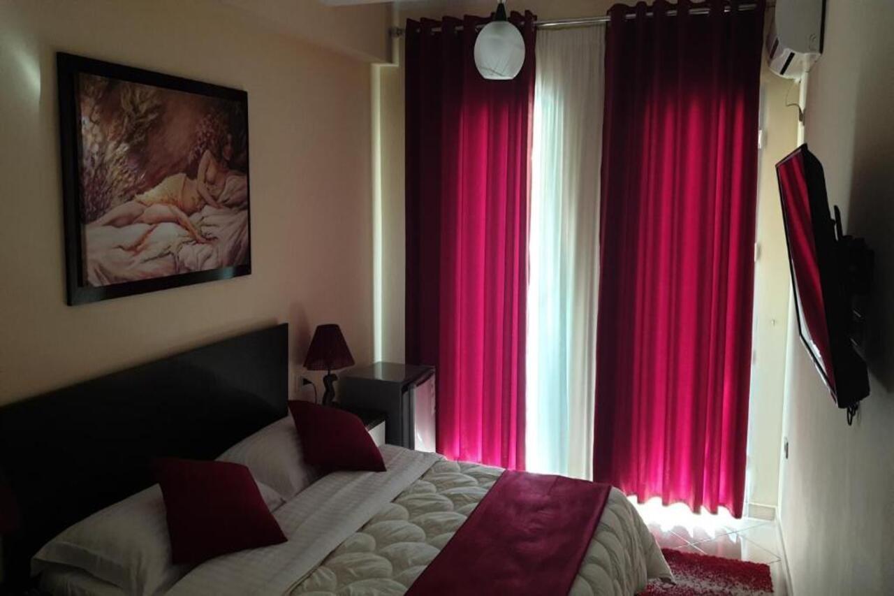 Haris Hotel Vlorë Esterno foto
