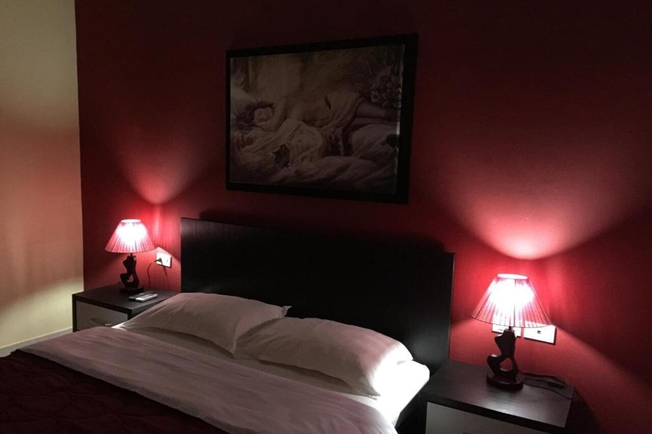 Haris Hotel Vlorë Esterno foto