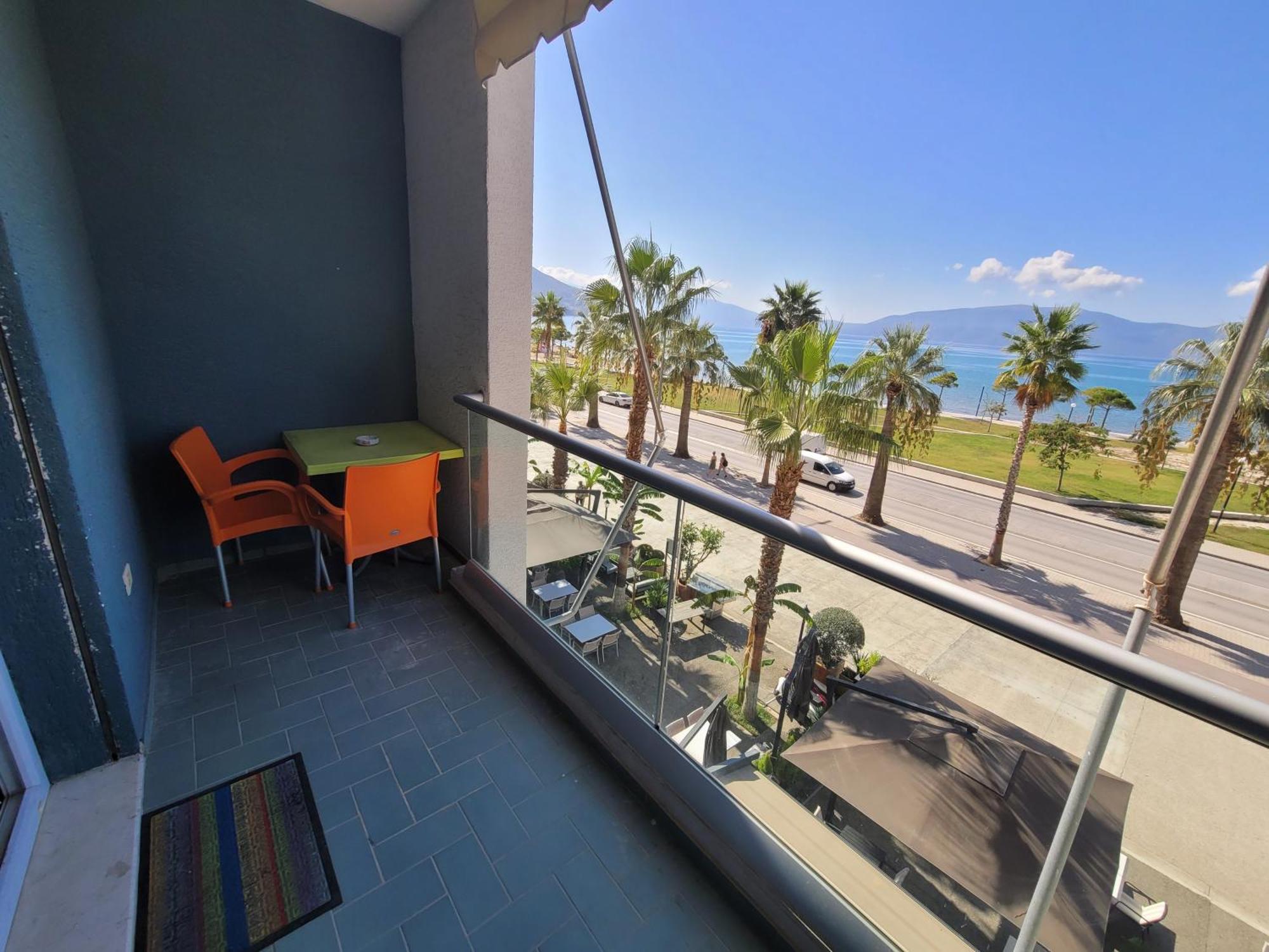 Haris Hotel Vlorë Esterno foto