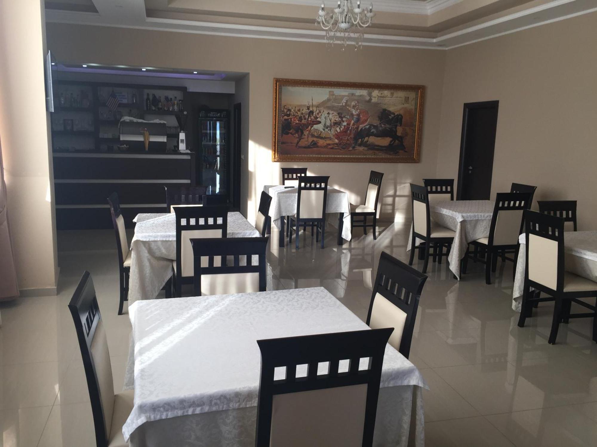 Haris Hotel Vlorë Esterno foto