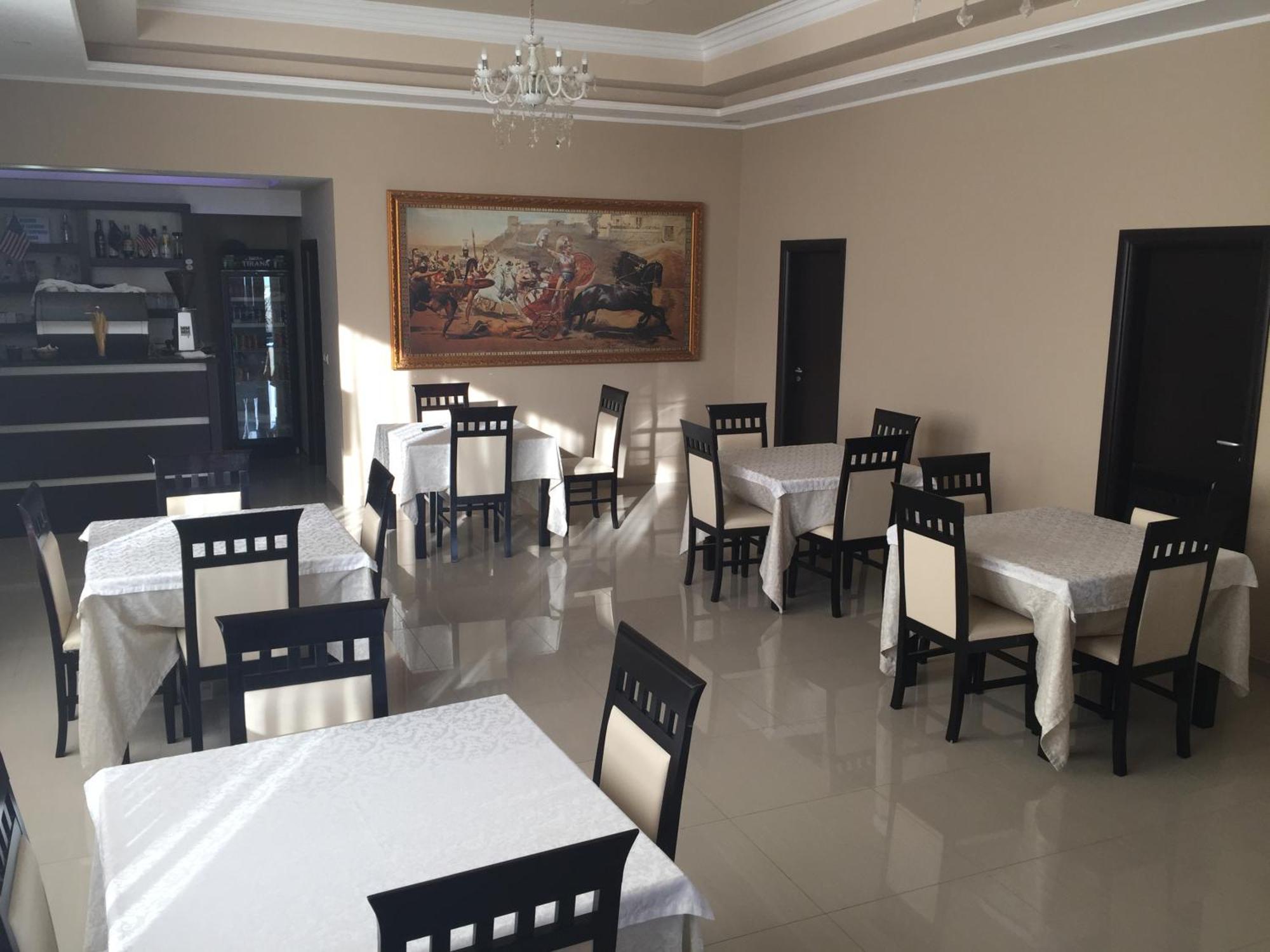 Haris Hotel Vlorë Esterno foto