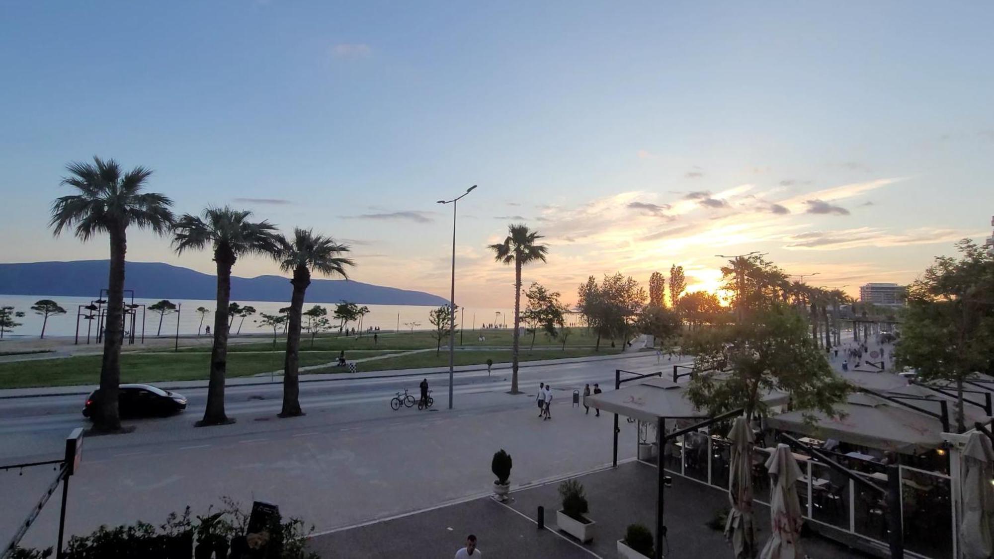 Haris Hotel Vlorë Esterno foto