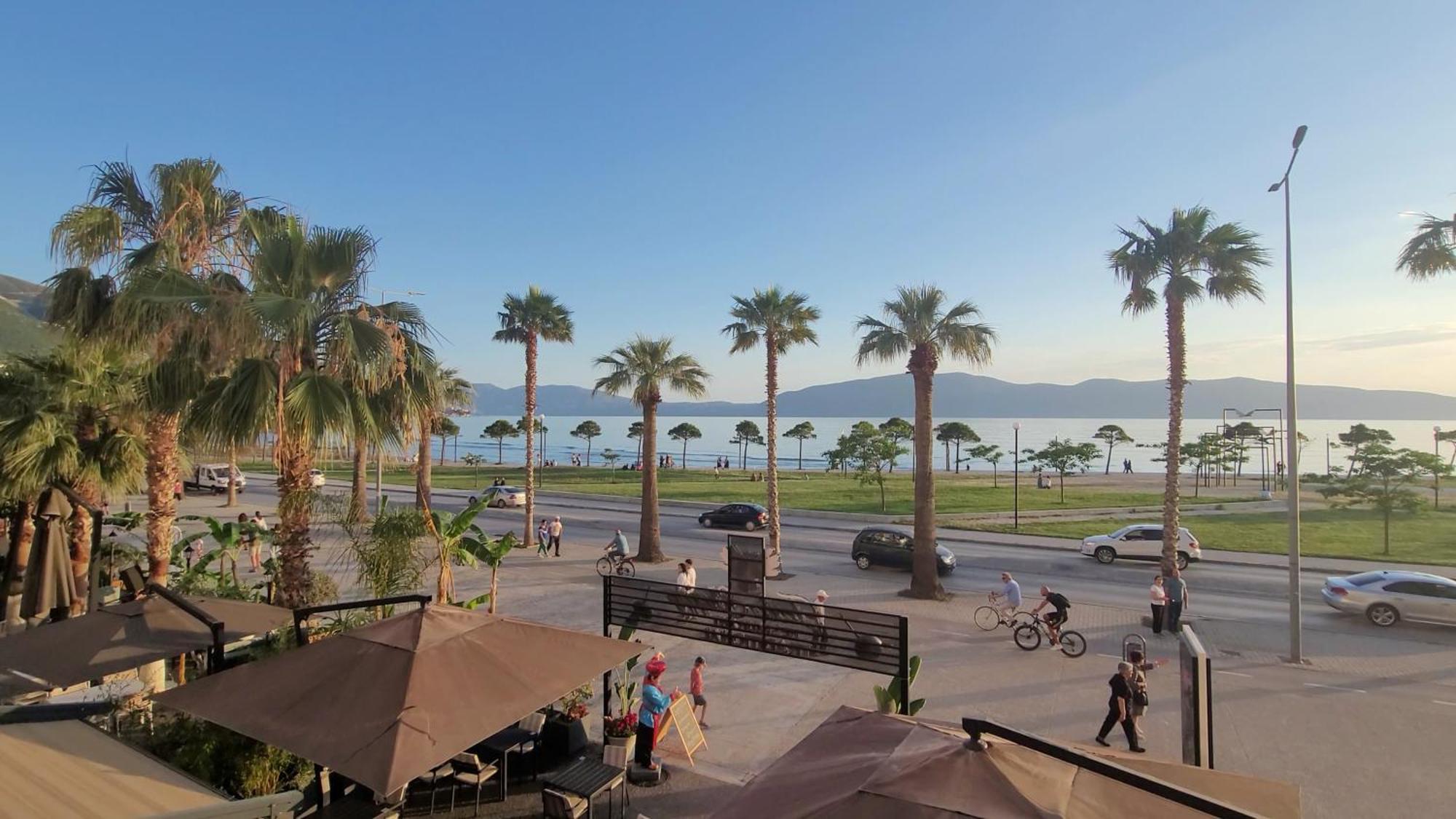 Haris Hotel Vlorë Esterno foto