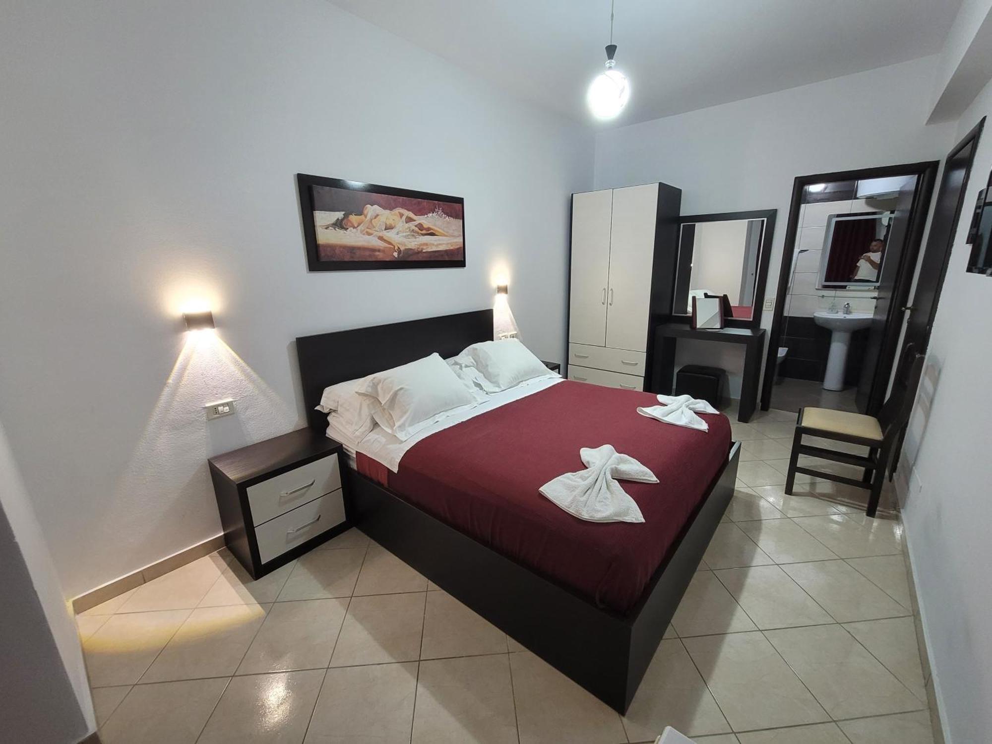 Haris Hotel Vlorë Esterno foto