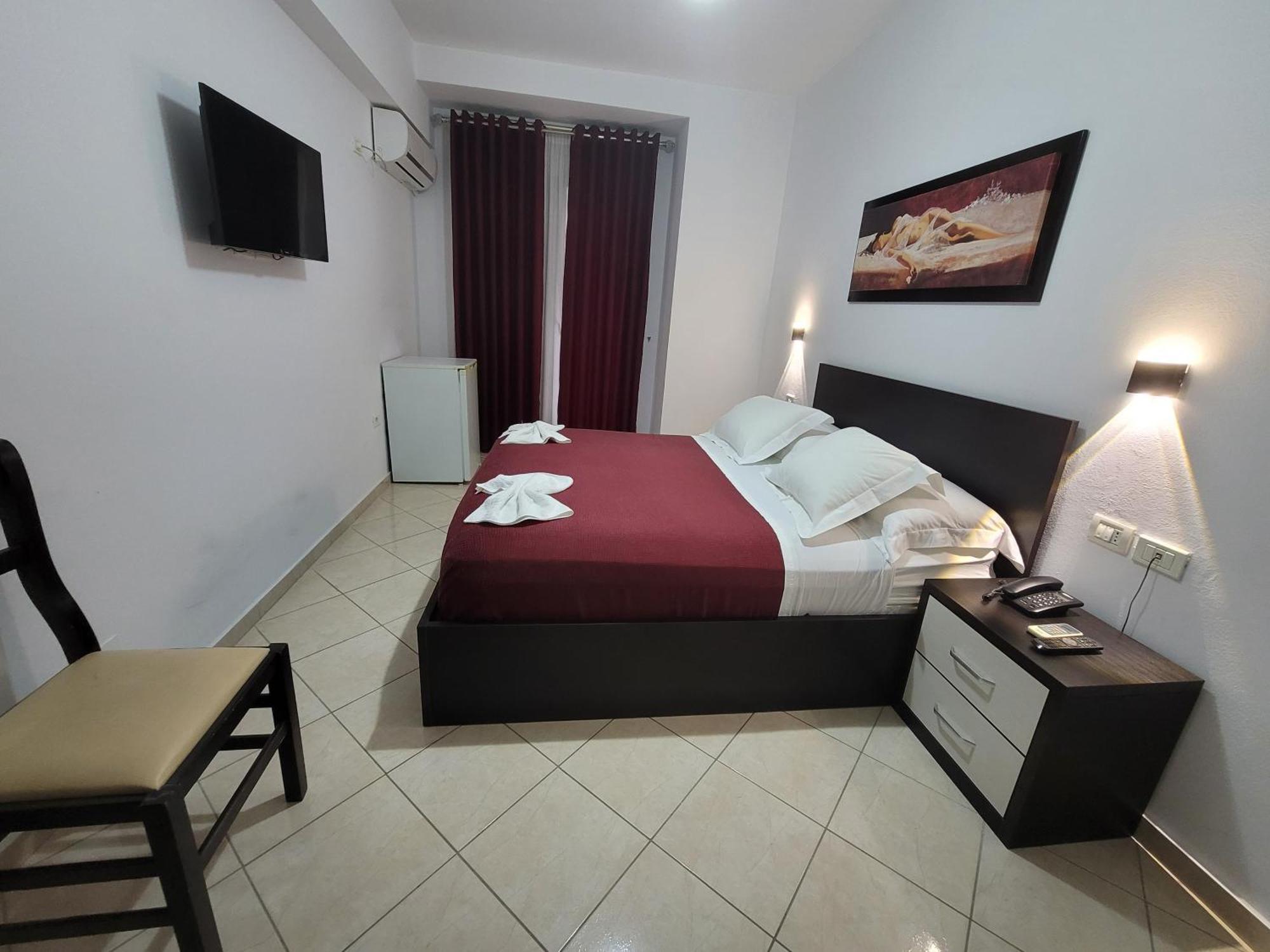 Haris Hotel Vlorë Esterno foto