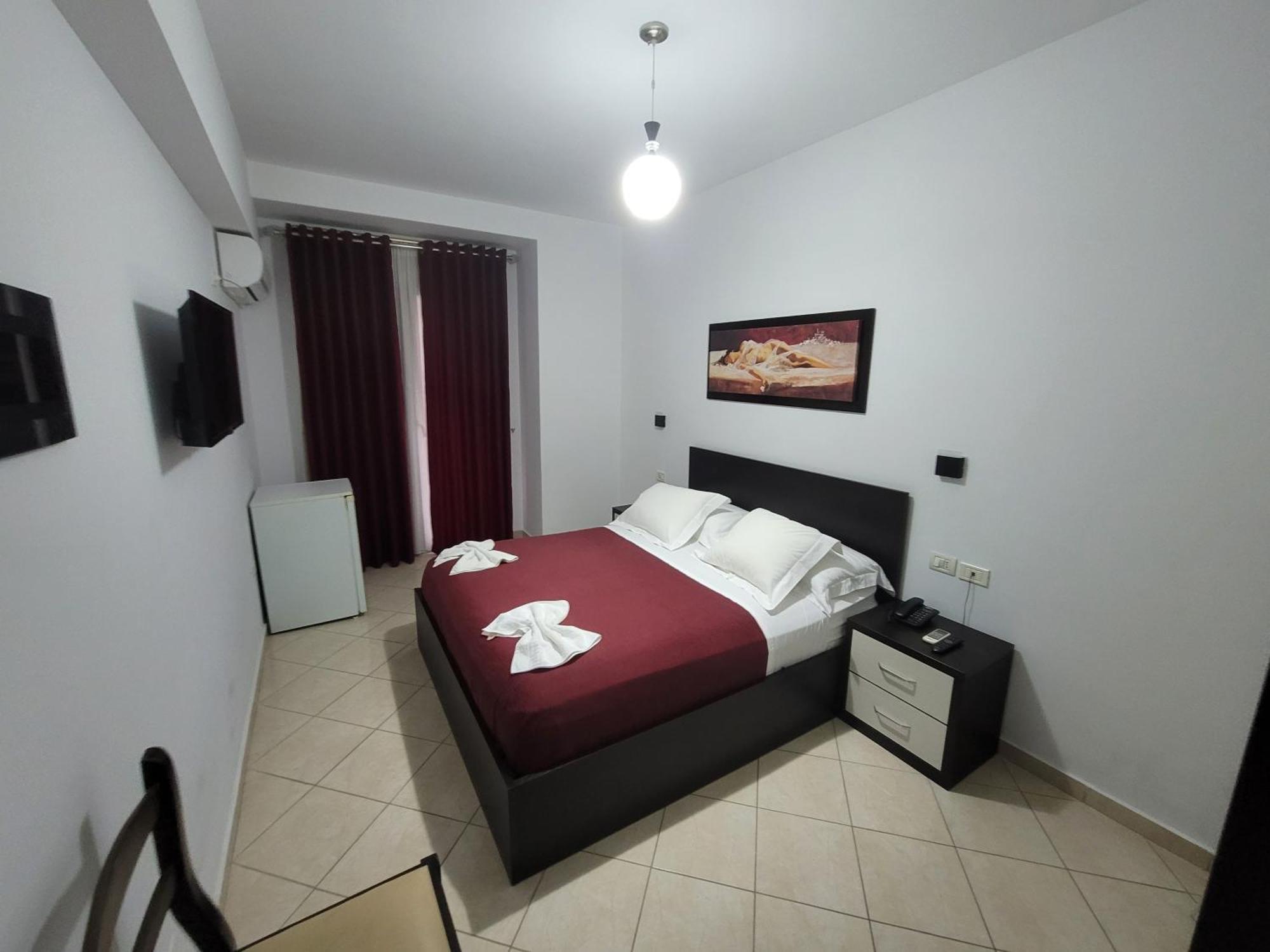 Haris Hotel Vlorë Esterno foto