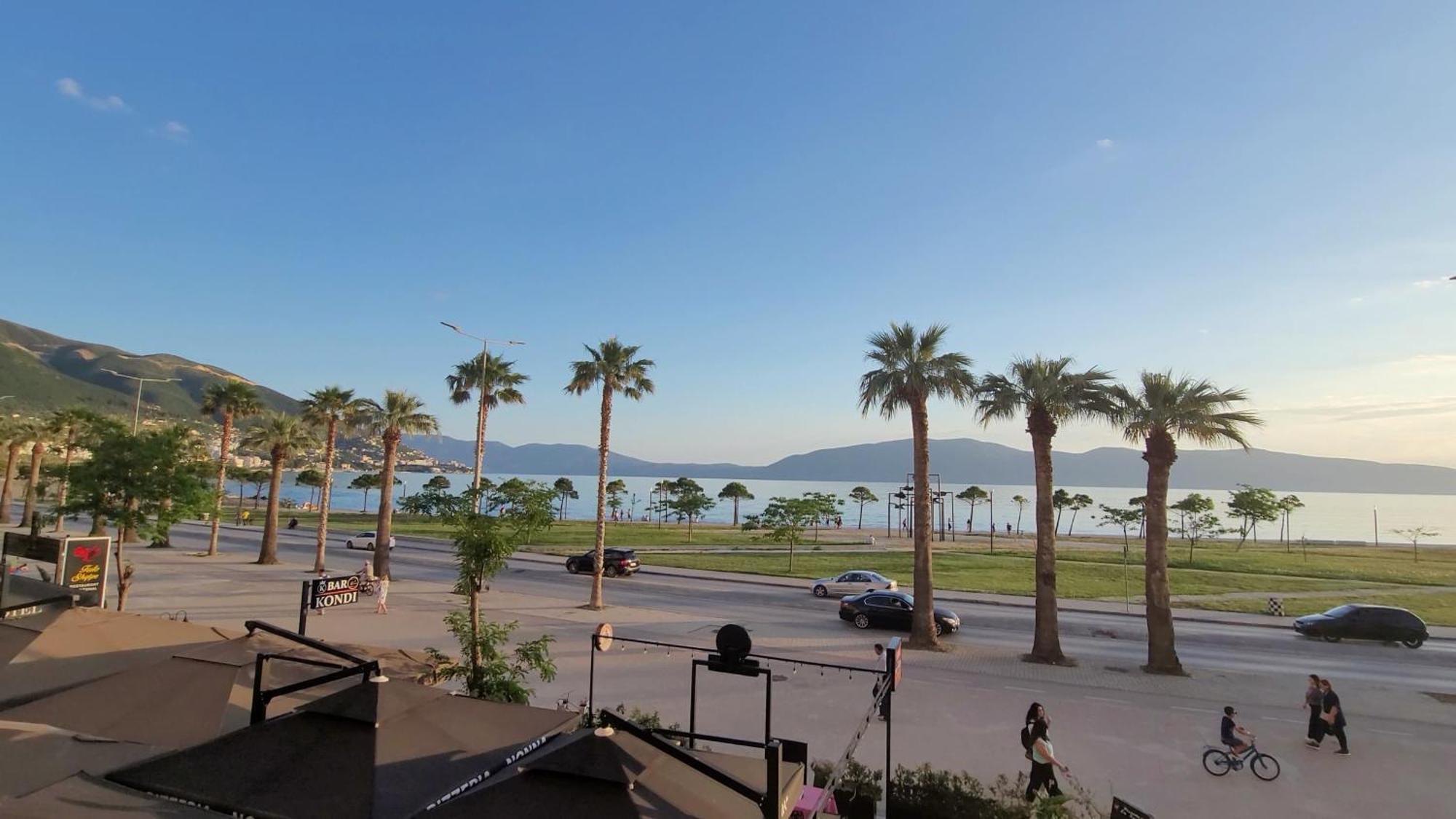 Haris Hotel Vlorë Esterno foto