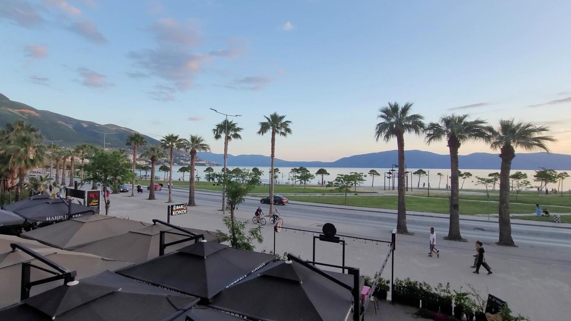 Haris Hotel Vlorë Esterno foto