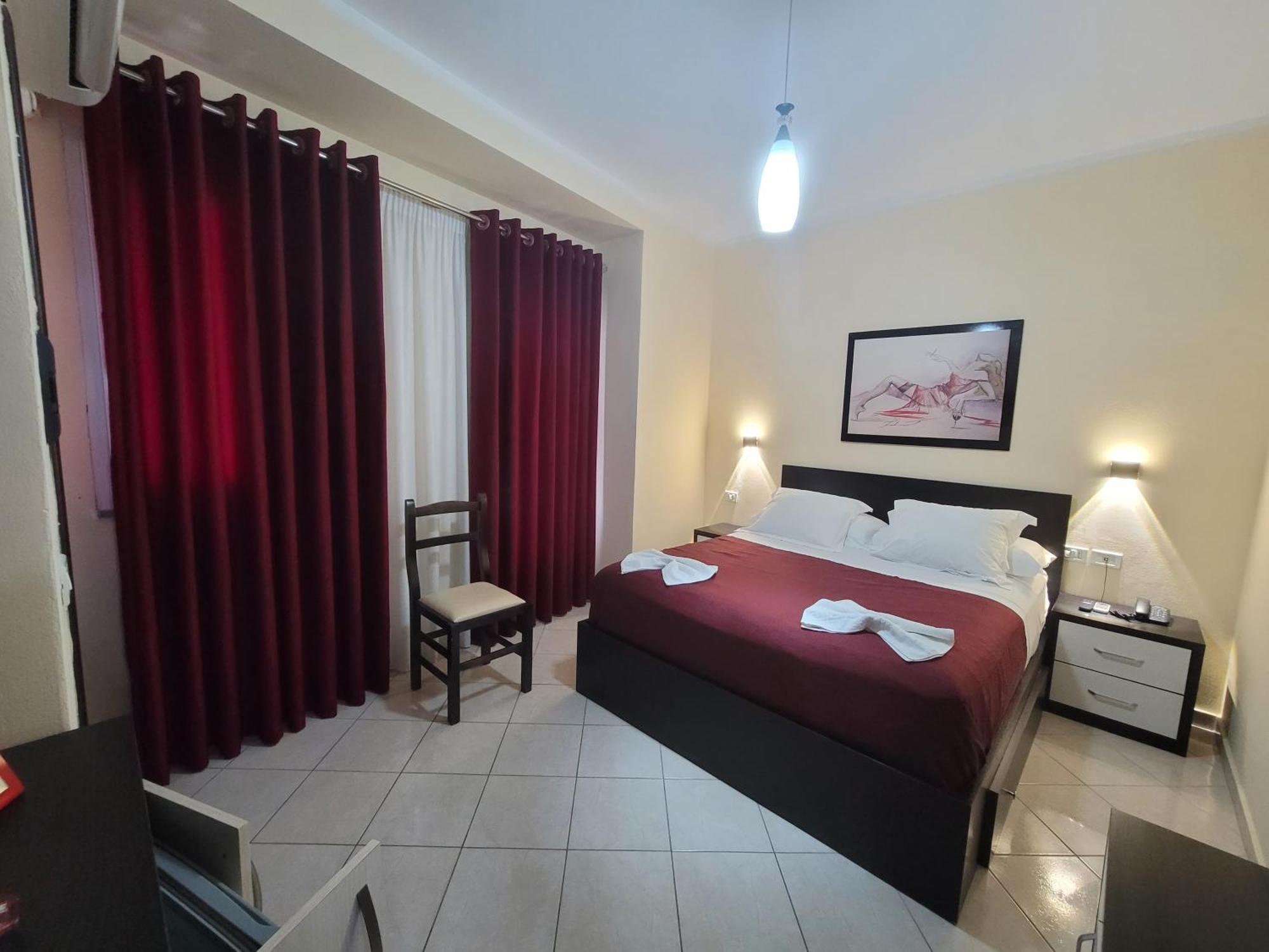 Haris Hotel Vlorë Esterno foto