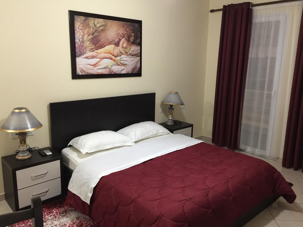 Haris Hotel Vlorë Esterno foto