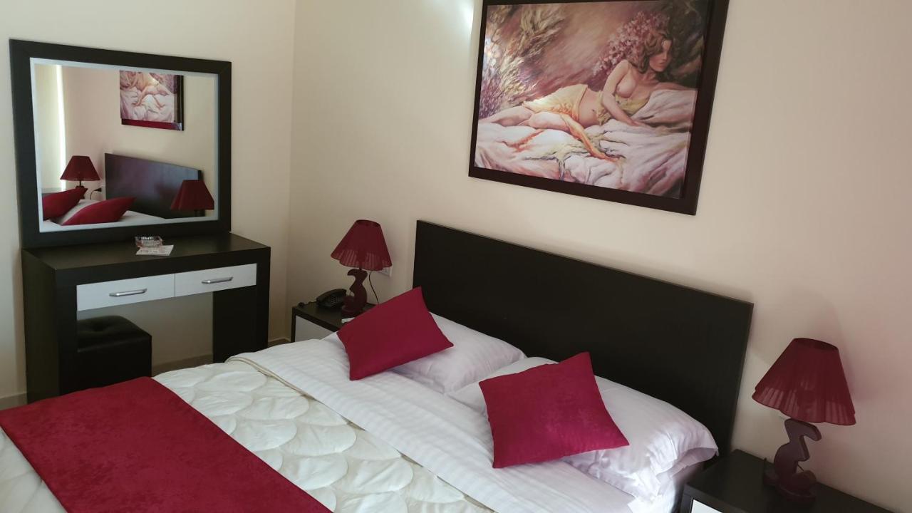 Haris Hotel Vlorë Esterno foto